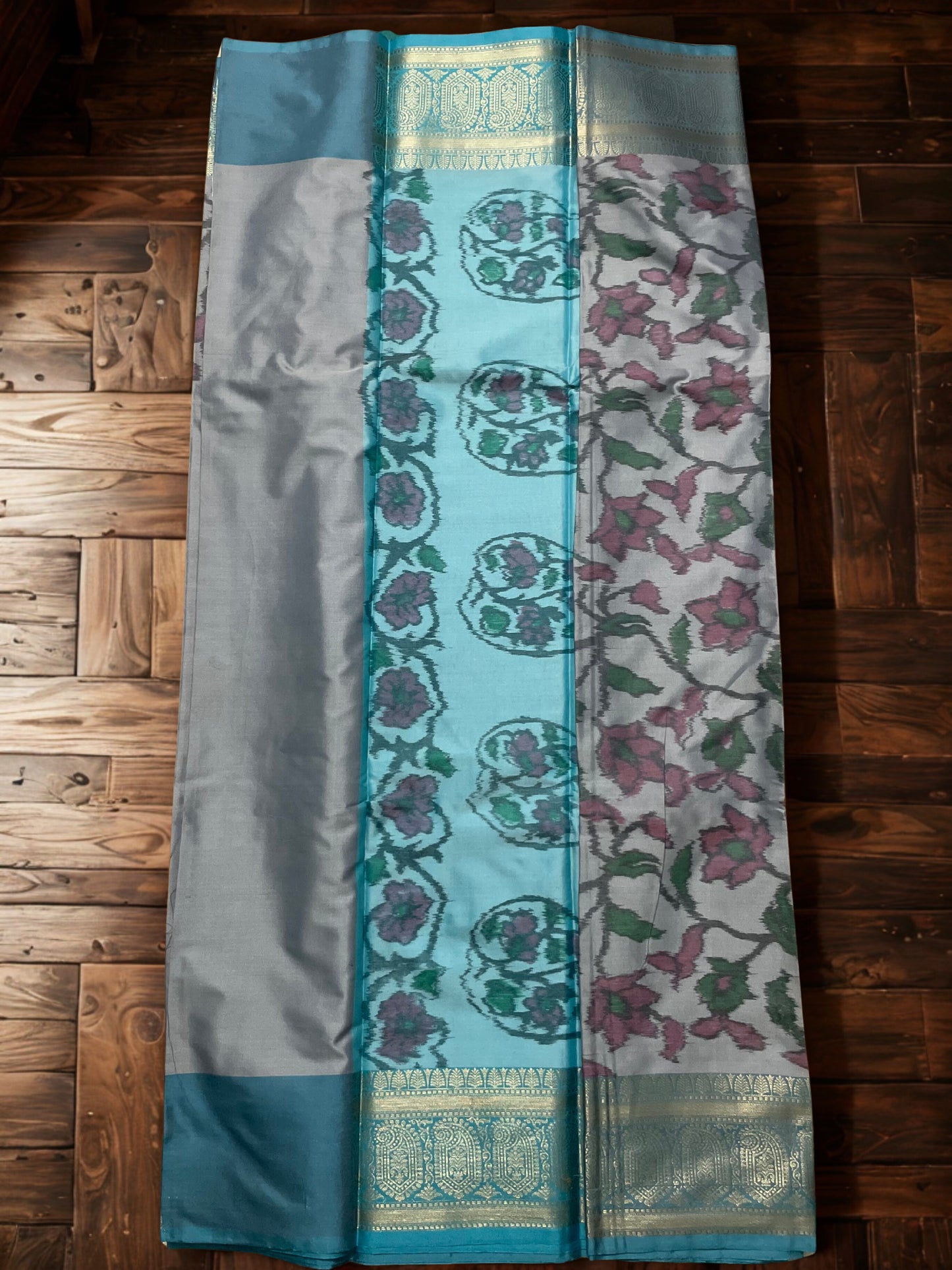 Pochampally Semi Silk Saree – Grey Body with Blue Contrast Border, Pallu & Blouse Piece | Elegant Traditional Wear