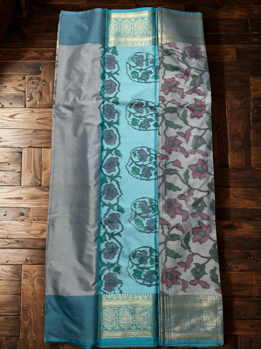 Pochampally Semi Silk Saree – Grey Body with Blue Contrast Border, Pallu & Blouse Piece | Elegant Traditional Wear